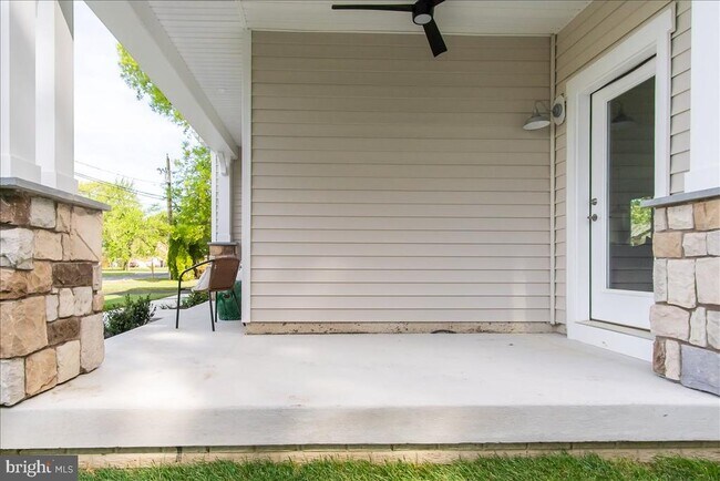 Building Photo - 807 Radcliff Ave
