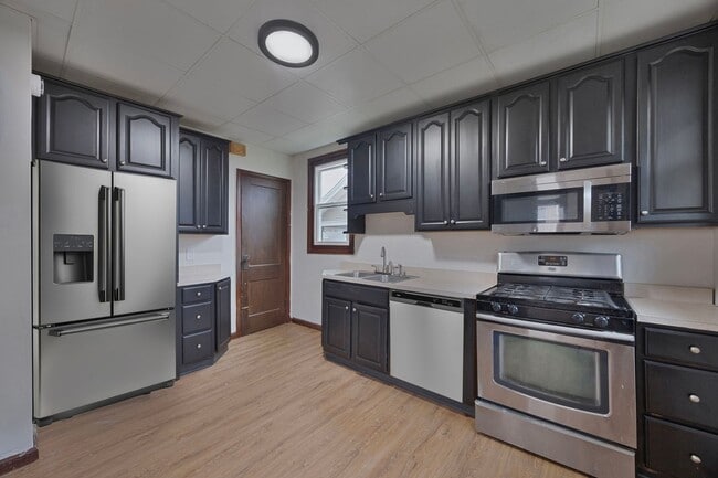 Building Photo - West Price Hill - Charming 3 bedroom 1 bath