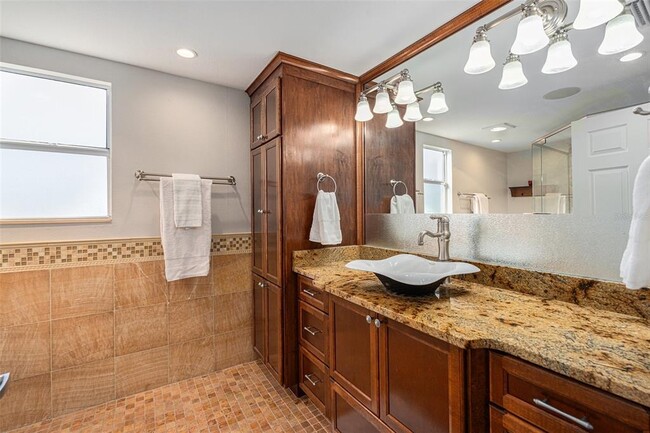 Building Photo - 4611 Landscape Dr