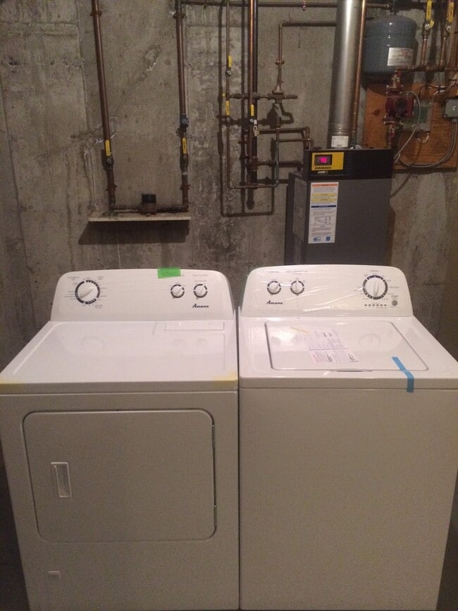 Building Photo - 5050 Washington St