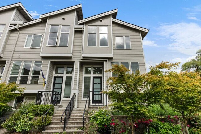 Building Photo - 2220 SE Lambert St