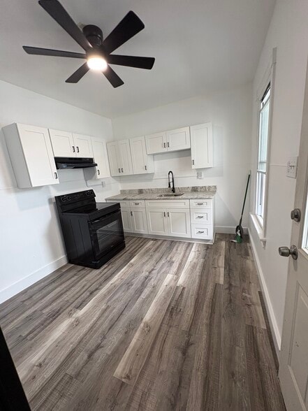Updated kitchen including new appliances, quartz countertops and brand new cabinets - 334 Cypress St