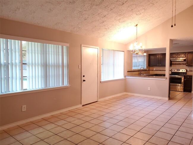 Building Photo - 16315 Thistleglen Dr