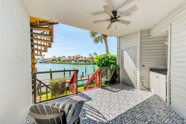 Building Photo - 557 Pinellas Bayway S