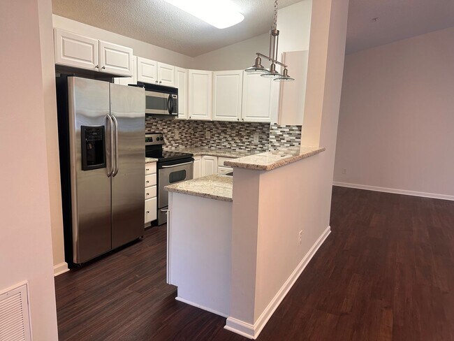 Building Photo - Cozy 2BR 2BA Condo in High Point