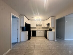 Building Photo - Remodeled 3/2 Westlake!