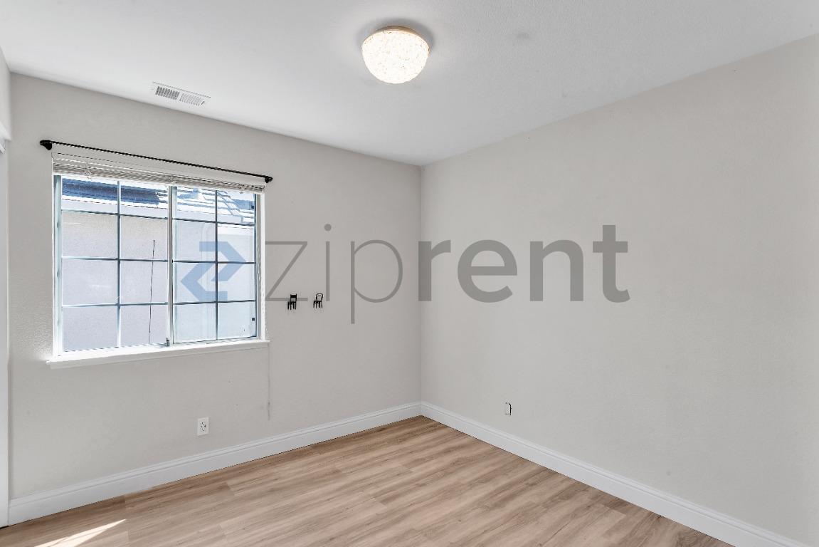 Building Photo - Unit
