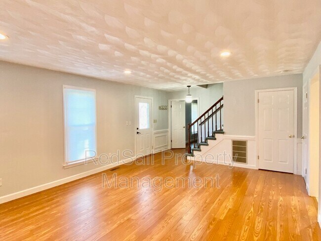 Building Photo - 565 Sterling Rd