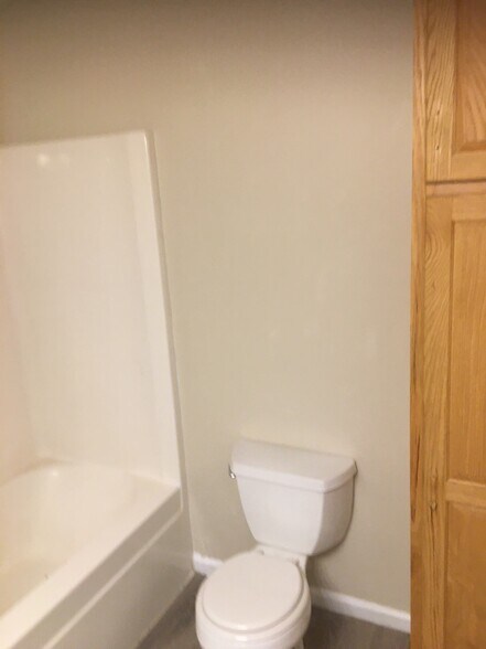 Main Bath - 11232 Mcfarland