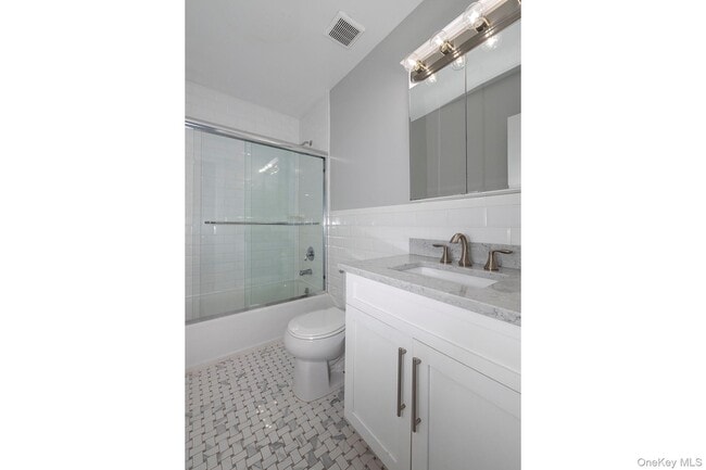 Building Photo - 425 Newbridge Rd