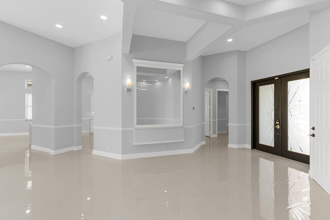 Building Photo - 1256 Beacon Cir