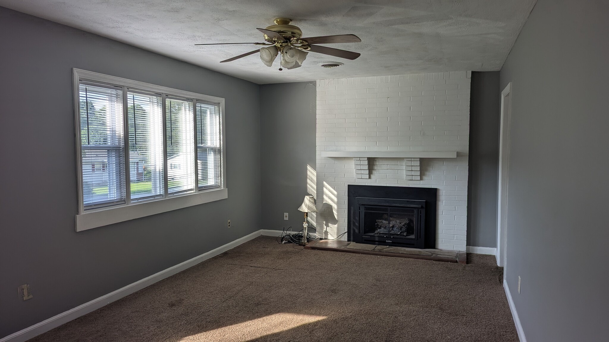 Living room - 2208 Osborne St