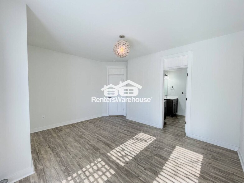 Building Photo - 7922 Shore Dr