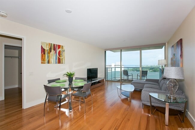 Building Photo - 1551 Ala Wai Blvd