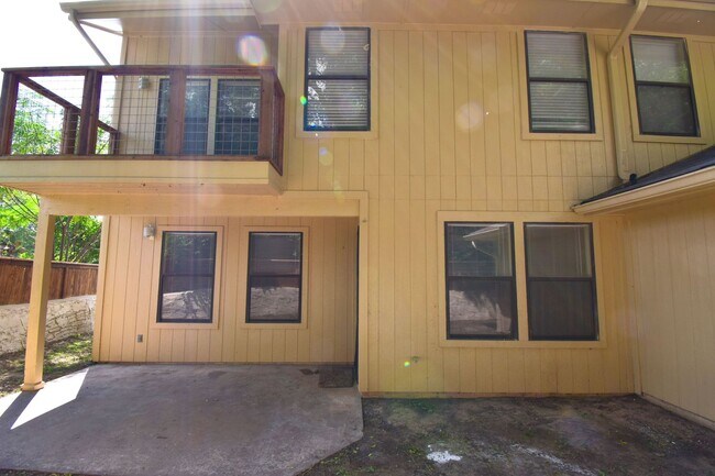 Building Photo - Hart Ln 6489