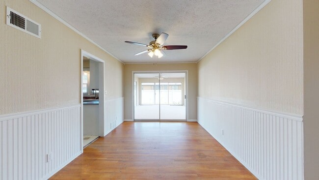 Building Photo - 3 Bedroom, 2 Bathroom House with Attached Double Garage