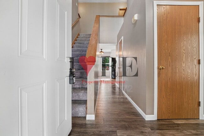 Building Photo - 3048 Hollybank Rd