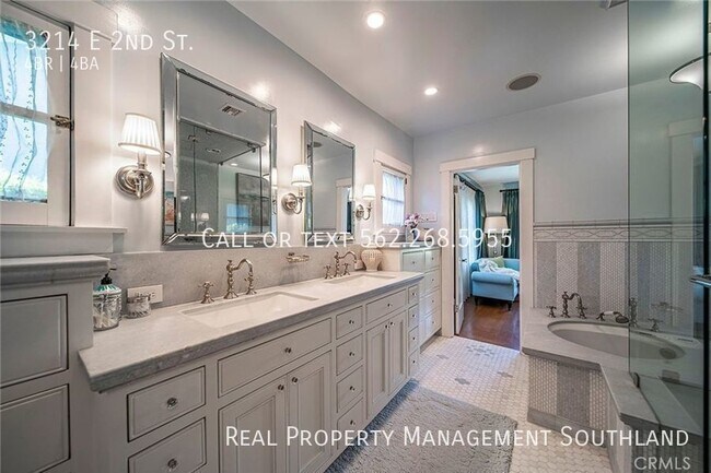 Building Photo - 4 BEDROOM 3 1/2 BATH ESTATE SITUATED IN PR...