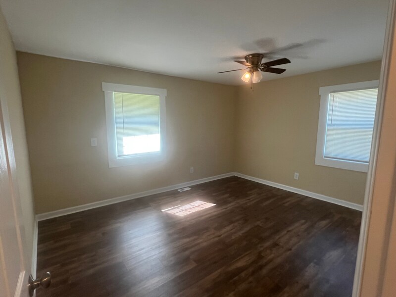 Building Photo - 183 Rogers Dr