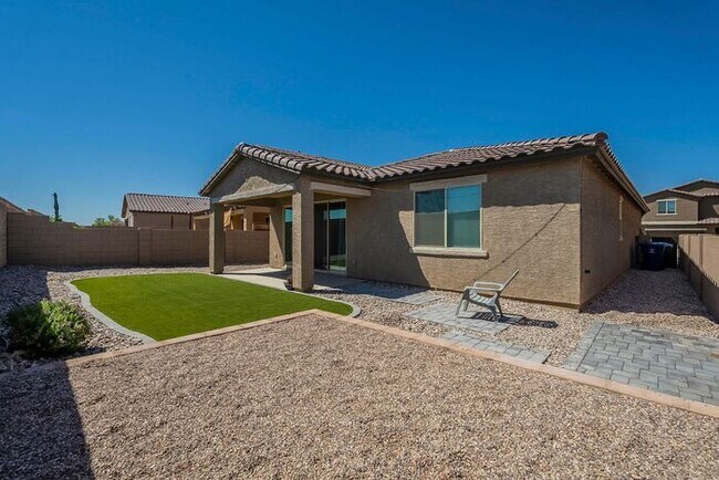 Building Photo - Bright & Stylish 3BR Home in La Estancia |...