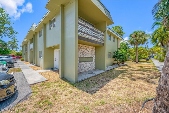 Building Photo - 1852 Golf View Ave