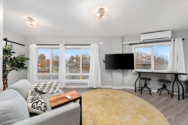 Building Photo - 3228 Broadway