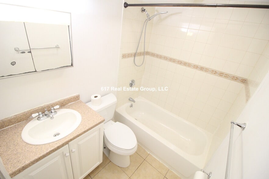 Building Photo - 1122 Commonwealth Ave