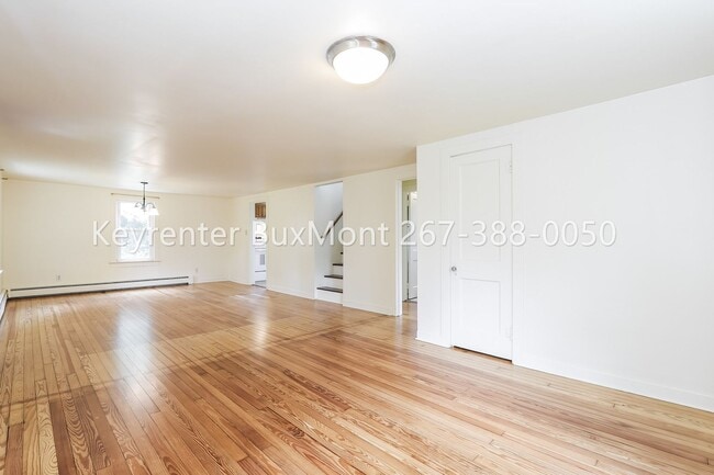 Building Photo - Charming 3-Bedroom, 2-Bath Home with Large Yard and Detached 2-Car Garage