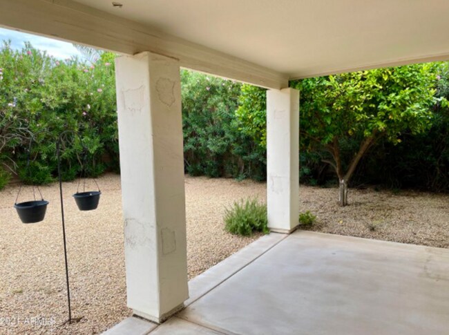 Building Photo - Scottsdale 3 Bed, 2 Bath Single Story Home PLUS Den