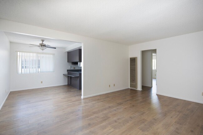 Building Photo - *MOVE-IN SPECIAL* 2BR in Oceanside with W/D Hookups and Garage