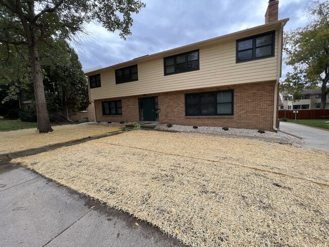 Building Photo - 306 Palomino Ln