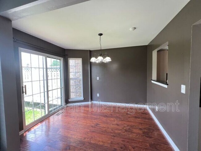 Building Photo - 4174 Hunters Cir E