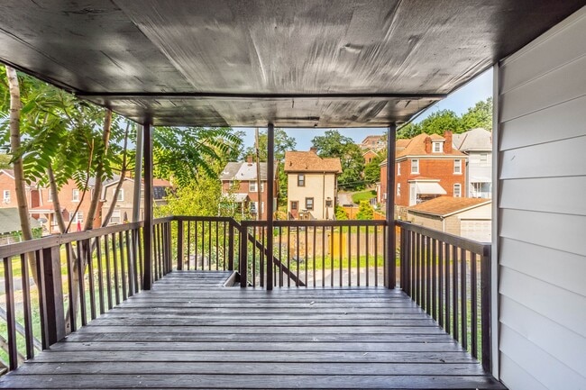 Building Photo - Stunning 5 bedroom home in Mt. Washington available June 1!