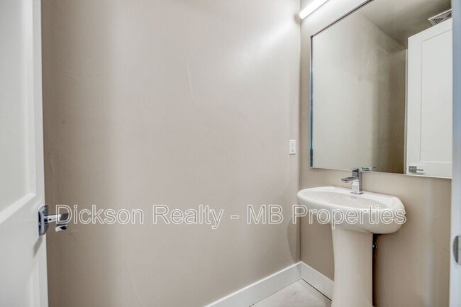 Building Photo - 3168 Orrizonte Ter