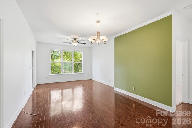 Building Photo - 1000 E Woodlawn Rd