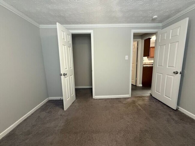 Building Photo - FOR RENT - 3 Bed 2 Bath House in South Nash - Pet Friendly