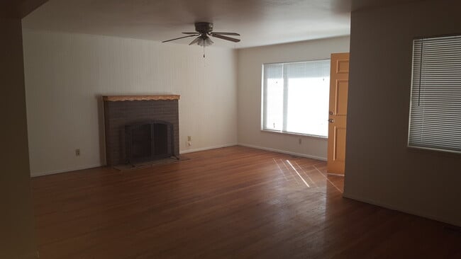 Building Photo - COMING SOON!!! Updated home with easy freeway access