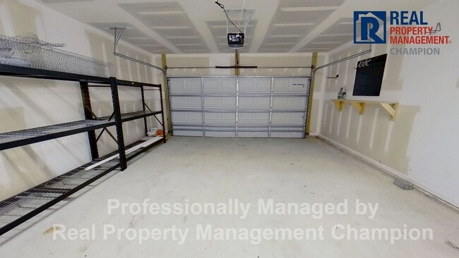 Building Photo - Beautiful Home in Hampstead on Spacious Lot