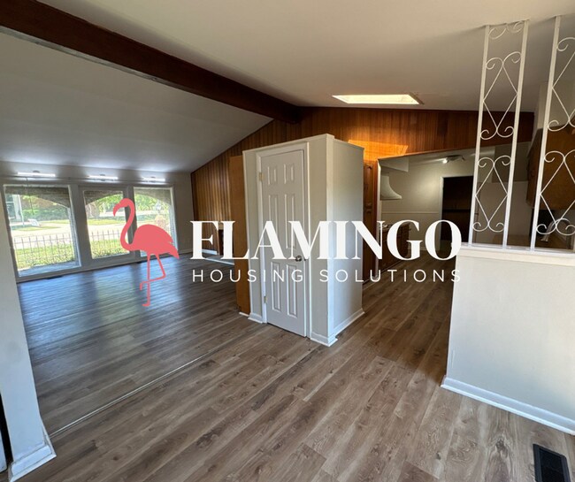 Building Photo - Spacious 3-Bedroom, 2-Bath Home Near Downtown Dayton!