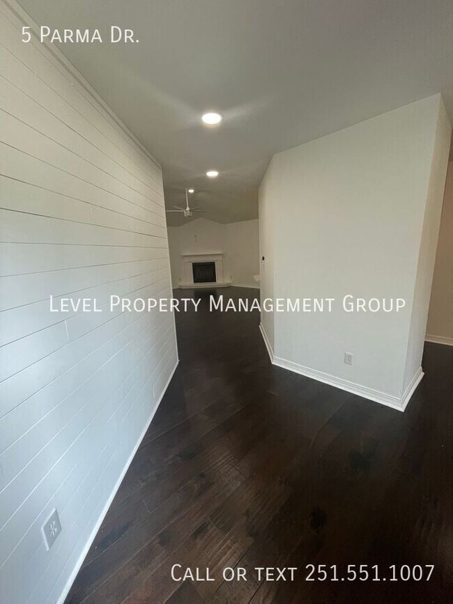 Building Photo - 5 Parma Dr