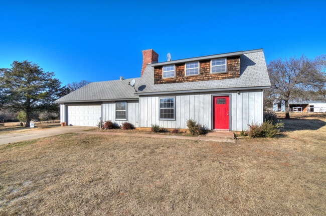 Building Photo - Beautiful 2 bed Ranch style home on 5 acres!