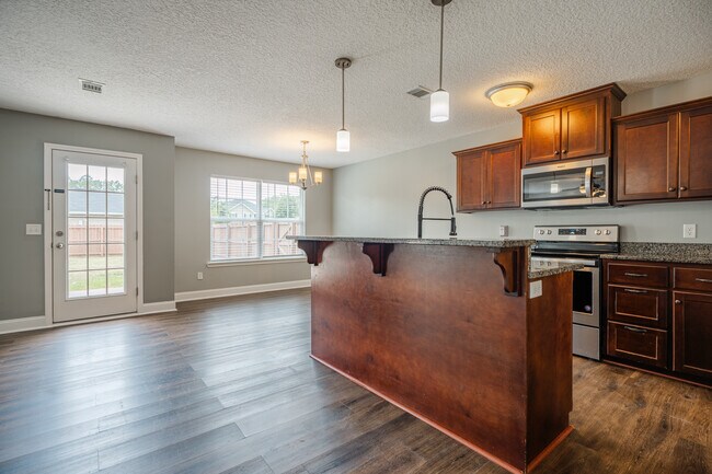 Building Photo - 717 Highgrove Ct