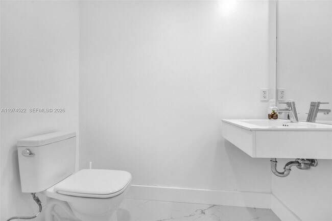 Building Photo - 17111 Biscayne Blvd