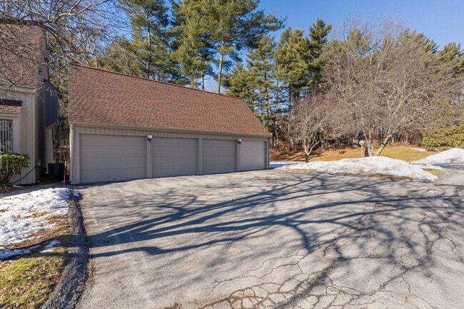 Building Photo - 2 Rockingham Ct