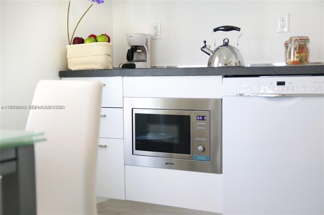 Building Photo - 811 Jefferson Ave