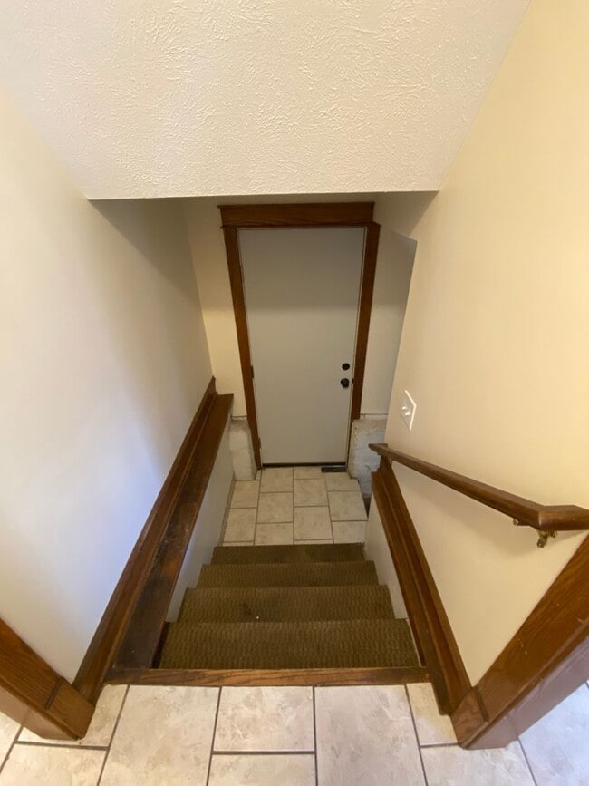 Building Photo - 3 Bedroom, 1.5 Bath Single Family Home Available Now!