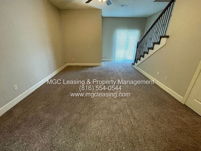 Building Photo - Eagle Creek Townhome - Unlock One Month Free with a May Move-In & 13-Month Lease
