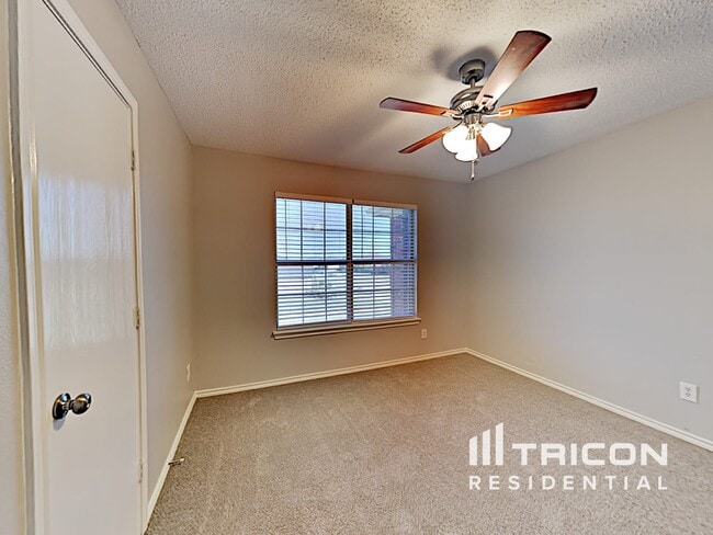 Building Photo - 1052 Shadywood Dr