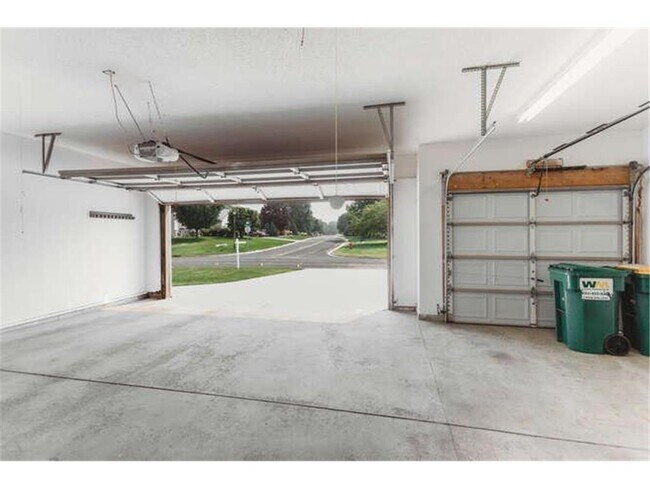 Building Photo - 17583 Foxboro Ln