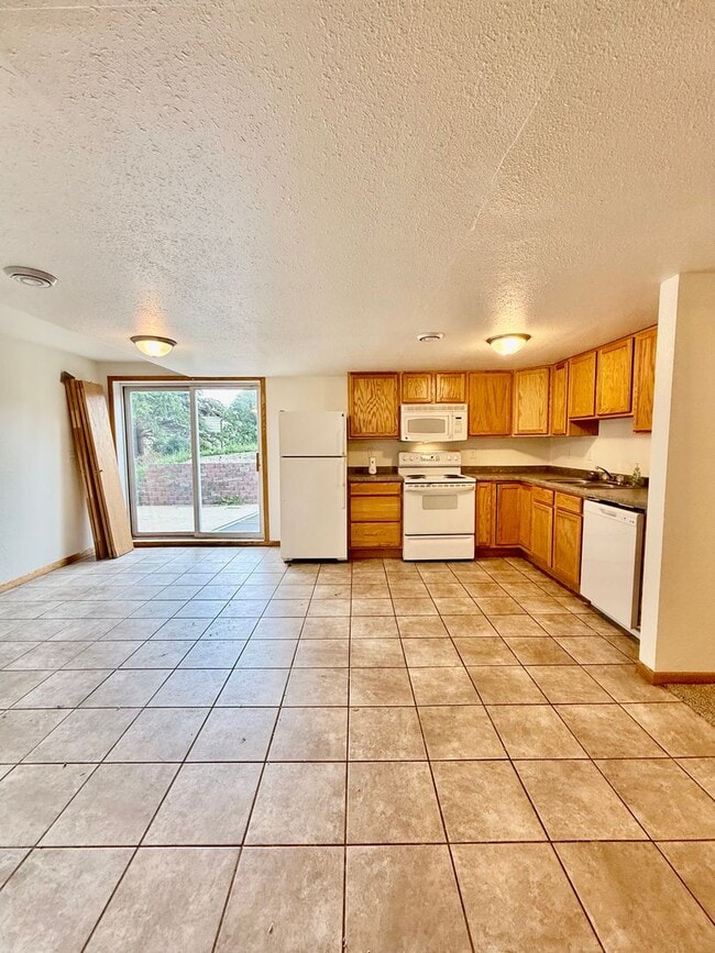 Building Photo - 920 18th Ave SW
